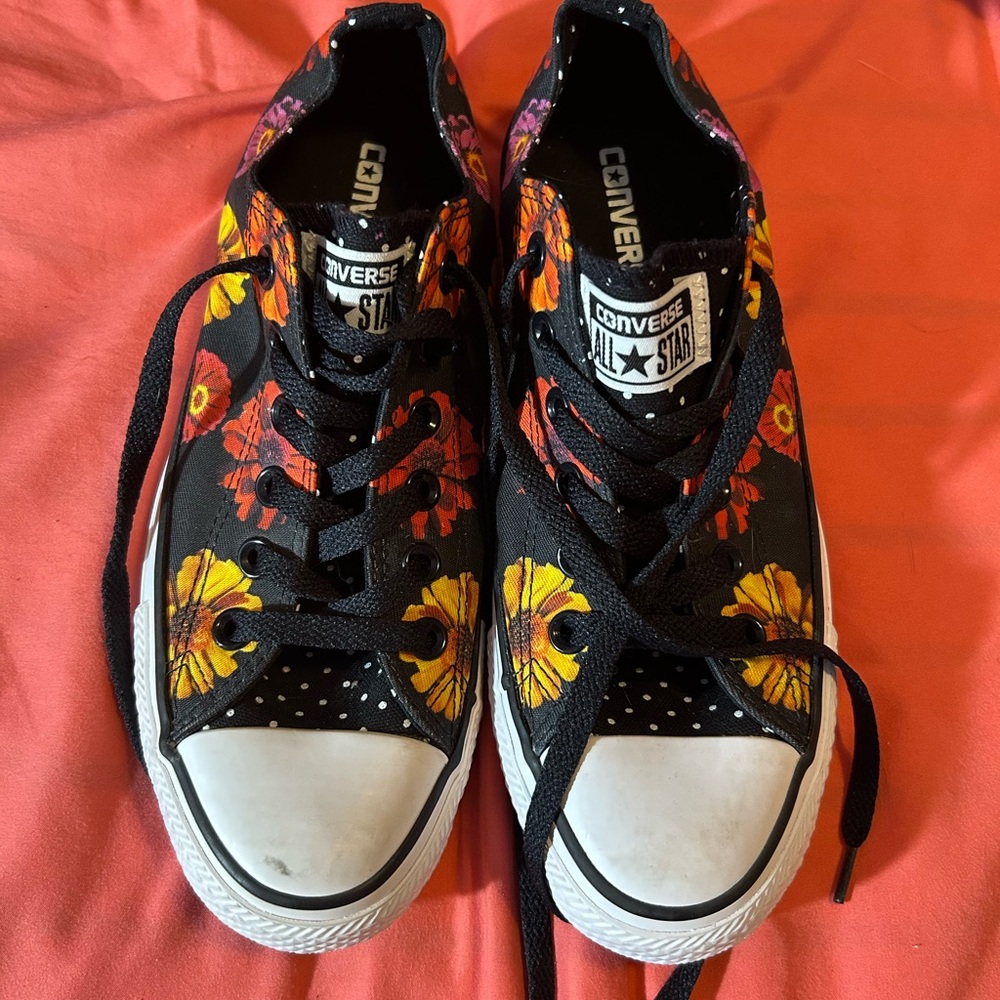 Converse All Stars Unisex woman’s 8 men’s size 6 worn once